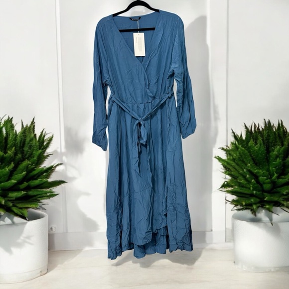 BloomChic Dresses & Skirts - Women’s BLOOMCHIC Blue Long Sleeved Casual Belted Dress